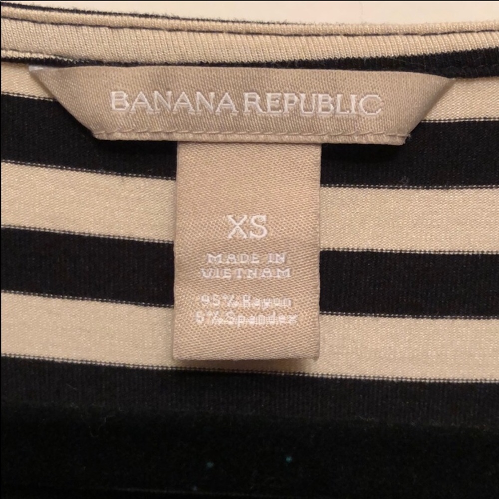 ☀️Banana Republic black striped 3/4 sleeve top☀️ - Picture 4 of 4